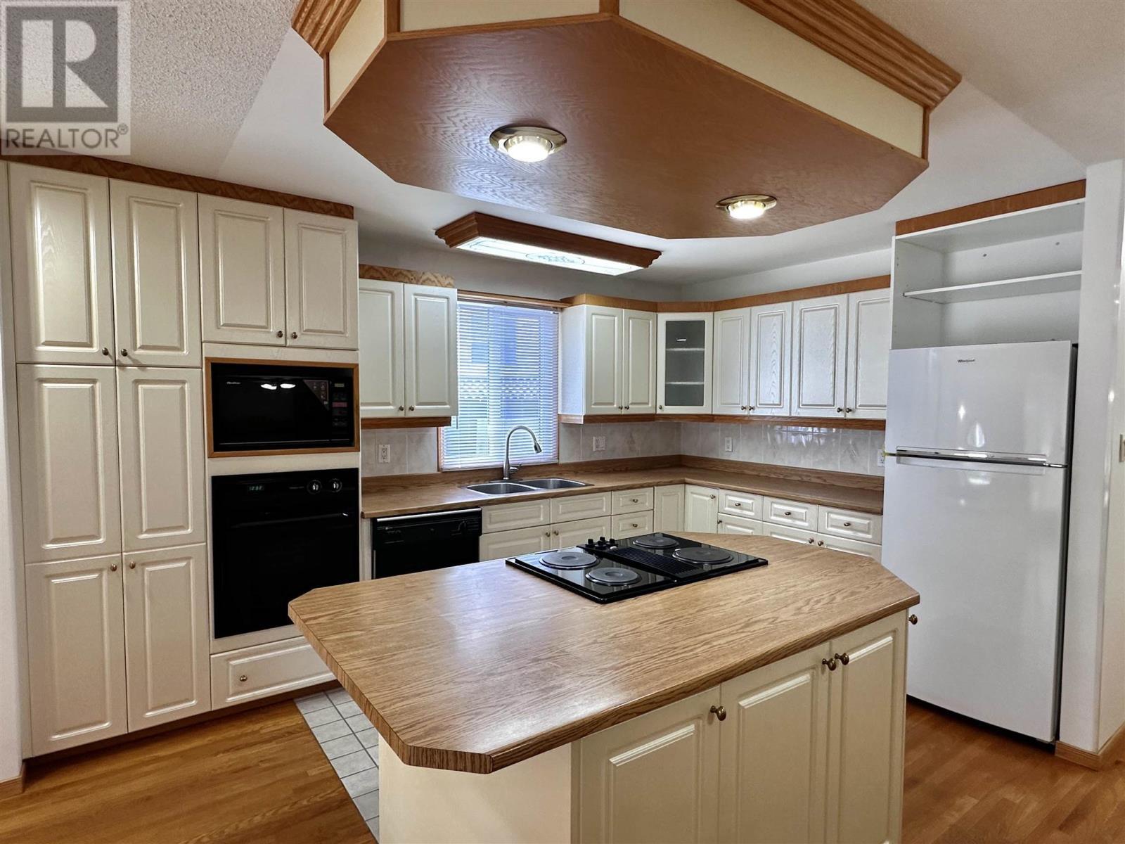 












71 Lawrence AVE

,
Elliot Lake,




Ontario
P5A3R1

