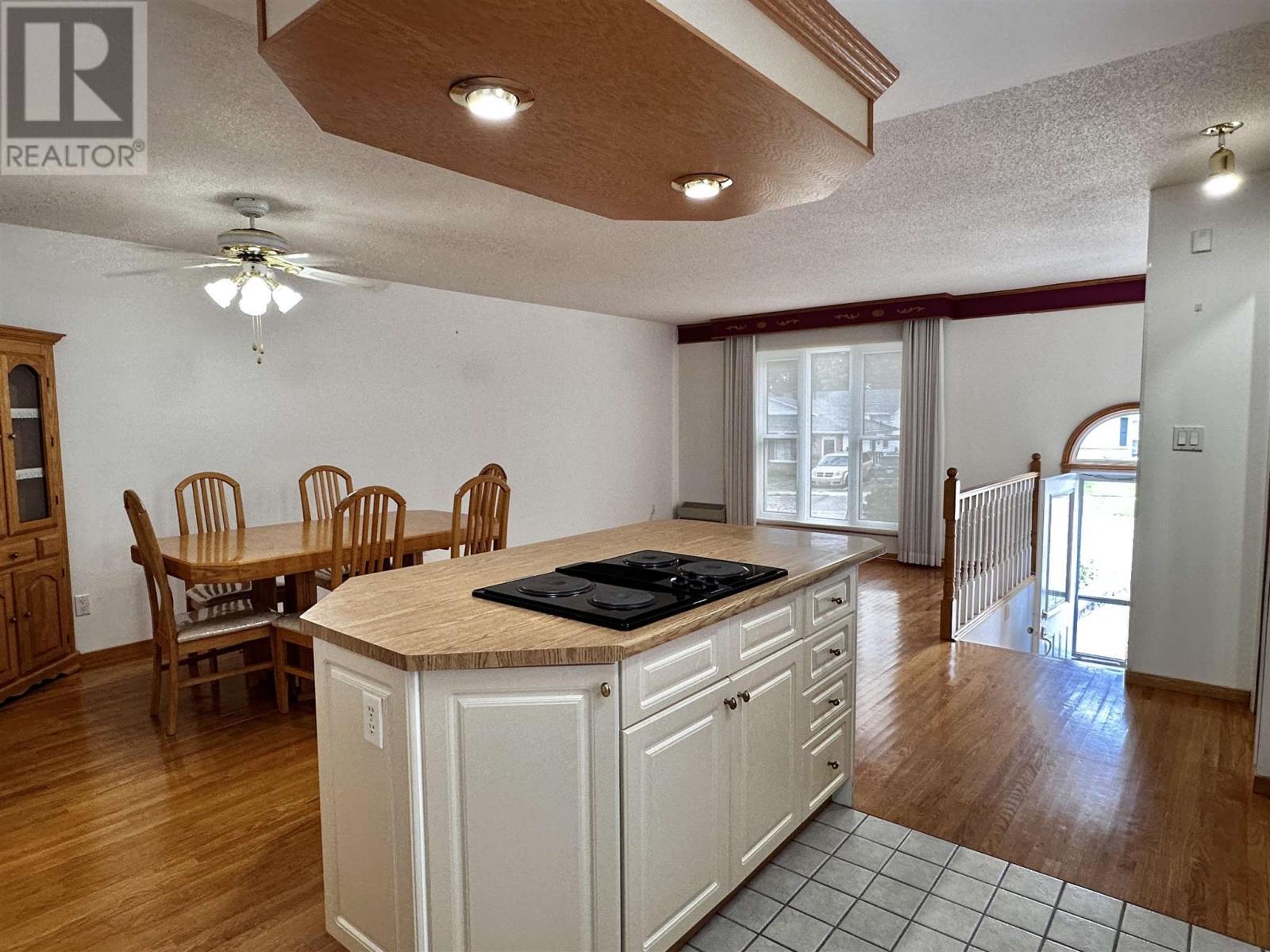 












71 Lawrence AVE

,
Elliot Lake,




Ontario
P5A3R1

