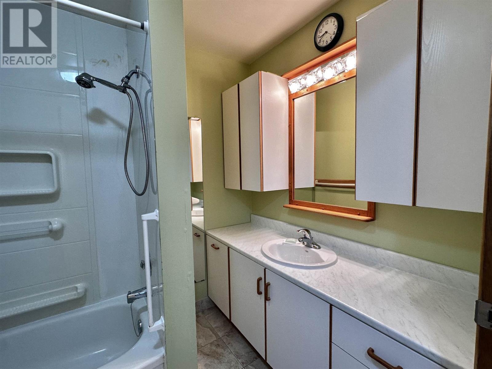 












71 Lawrence AVE

,
Elliot Lake,




Ontario
P5A3R1

