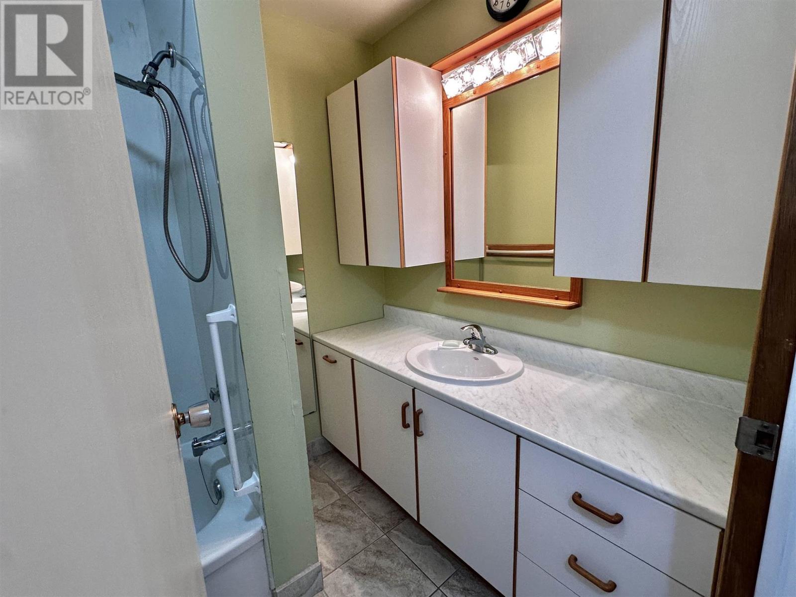 












71 Lawrence AVE

,
Elliot Lake,




Ontario
P5A3R1

