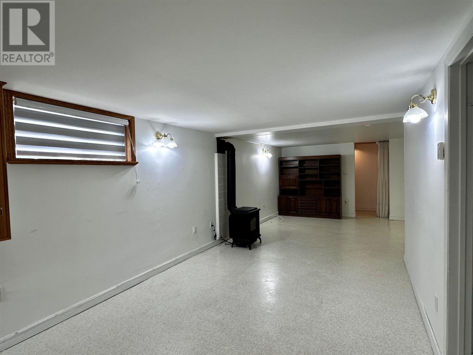 












71 Lawrence AVE

,
Elliot Lake,




Ontario
P5A3R1

