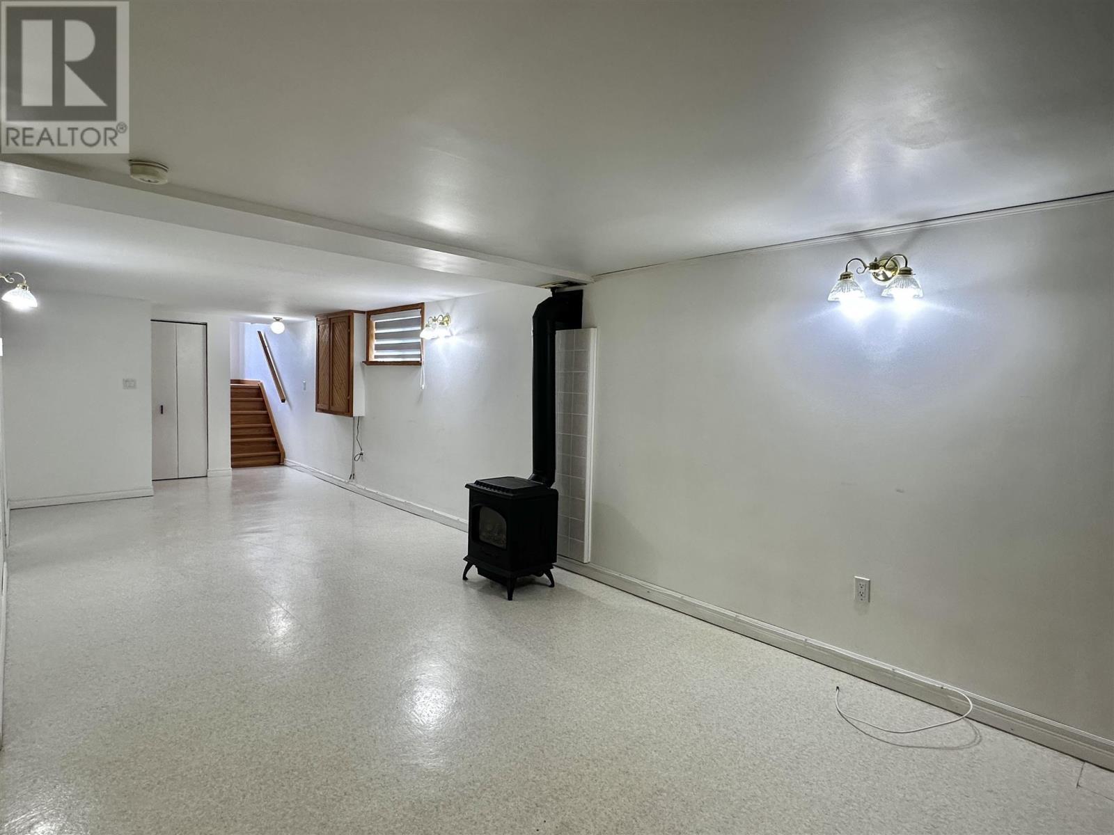 












71 Lawrence AVE

,
Elliot Lake,




Ontario
P5A3R1

