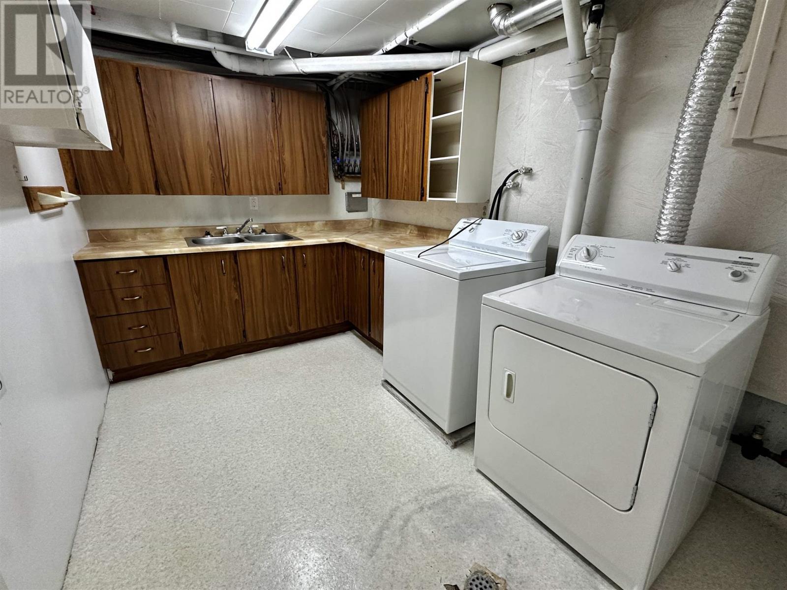 












71 Lawrence AVE

,
Elliot Lake,




Ontario
P5A3R1

