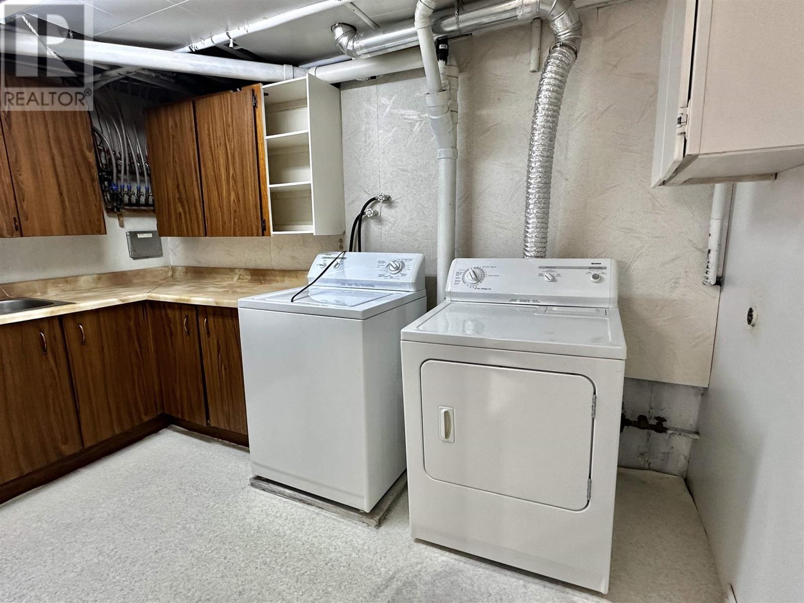 












71 Lawrence AVE

,
Elliot Lake,




Ontario
P5A3R1

