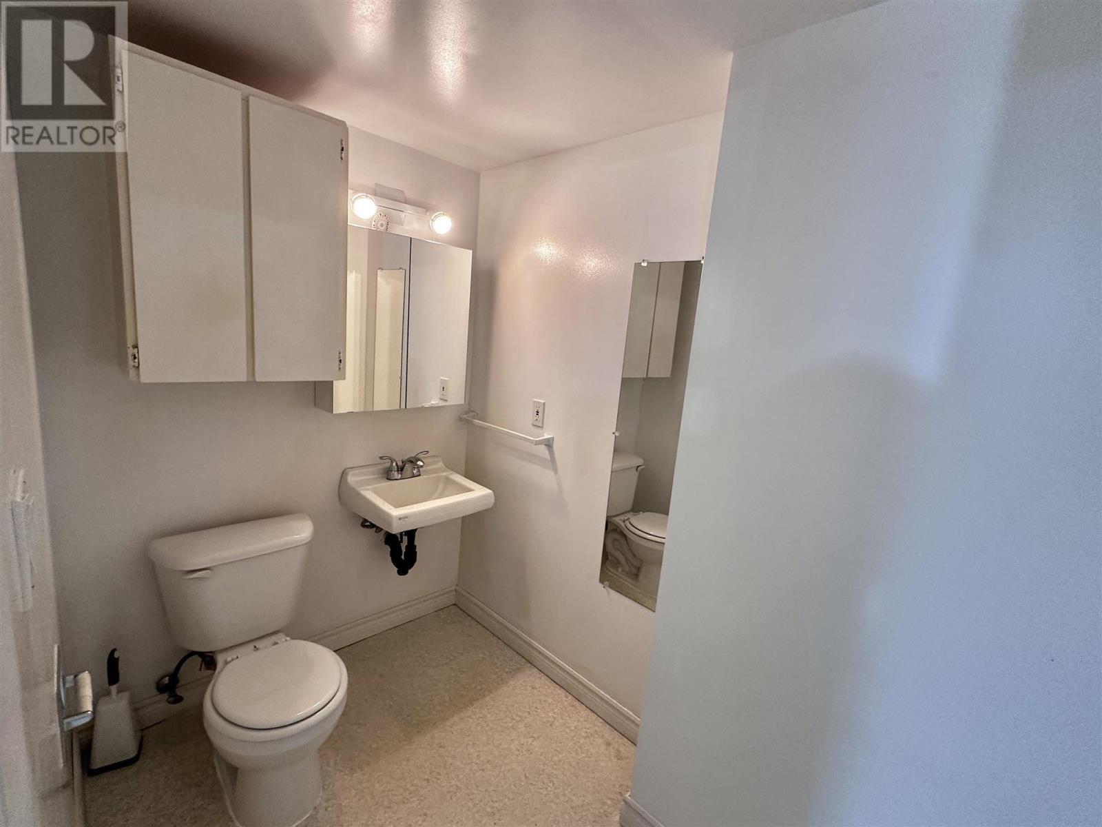 












71 Lawrence AVE

,
Elliot Lake,




Ontario
P5A3R1

