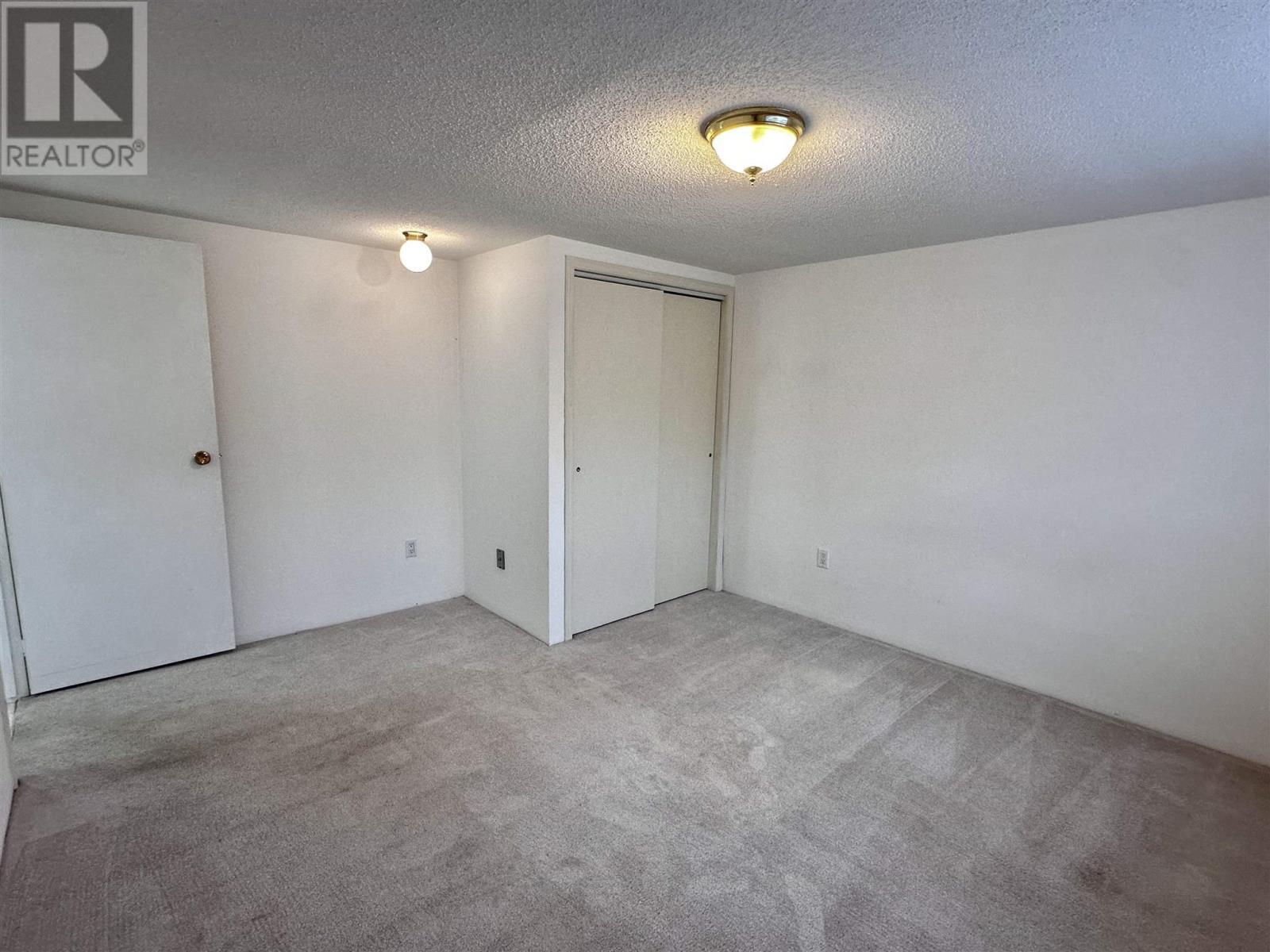 












71 Lawrence AVE

,
Elliot Lake,




Ontario
P5A3R1

