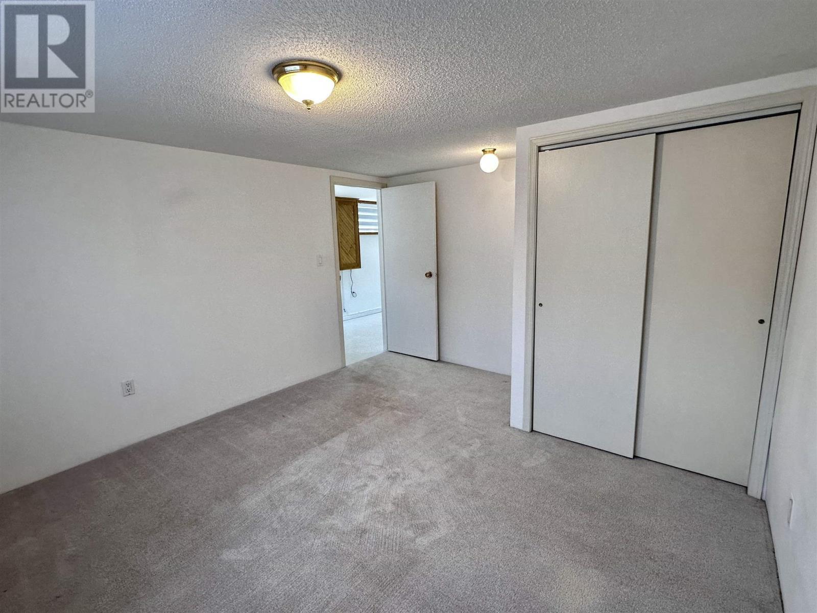 












71 Lawrence AVE

,
Elliot Lake,




Ontario
P5A3R1

