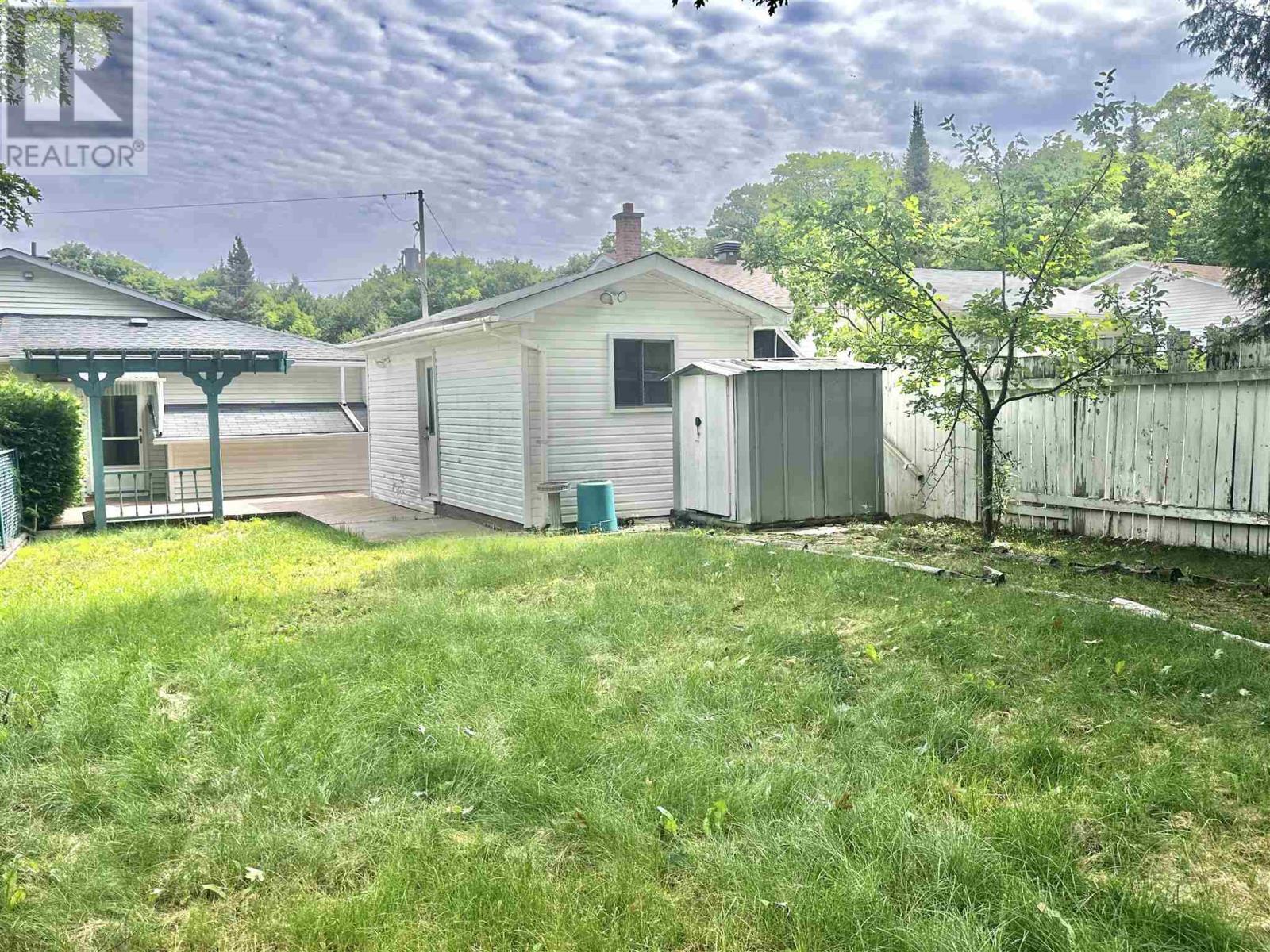 












71 Lawrence AVE

,
Elliot Lake,




Ontario
P5A3R1

