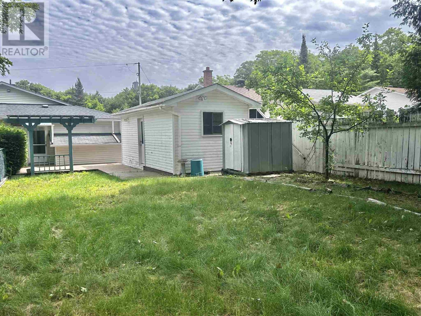 












71 Lawrence AVE

,
Elliot Lake,




Ontario
P5A3R1

