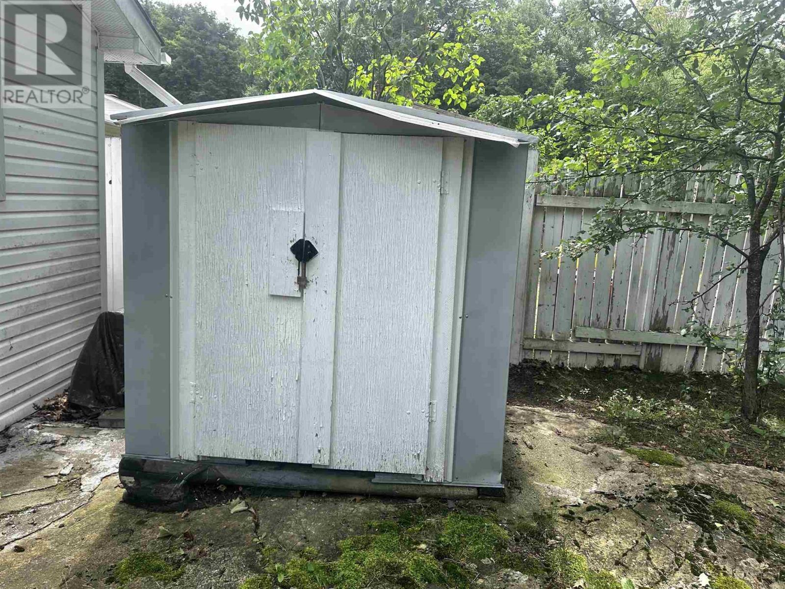 












71 Lawrence AVE

,
Elliot Lake,




Ontario
P5A3R1

