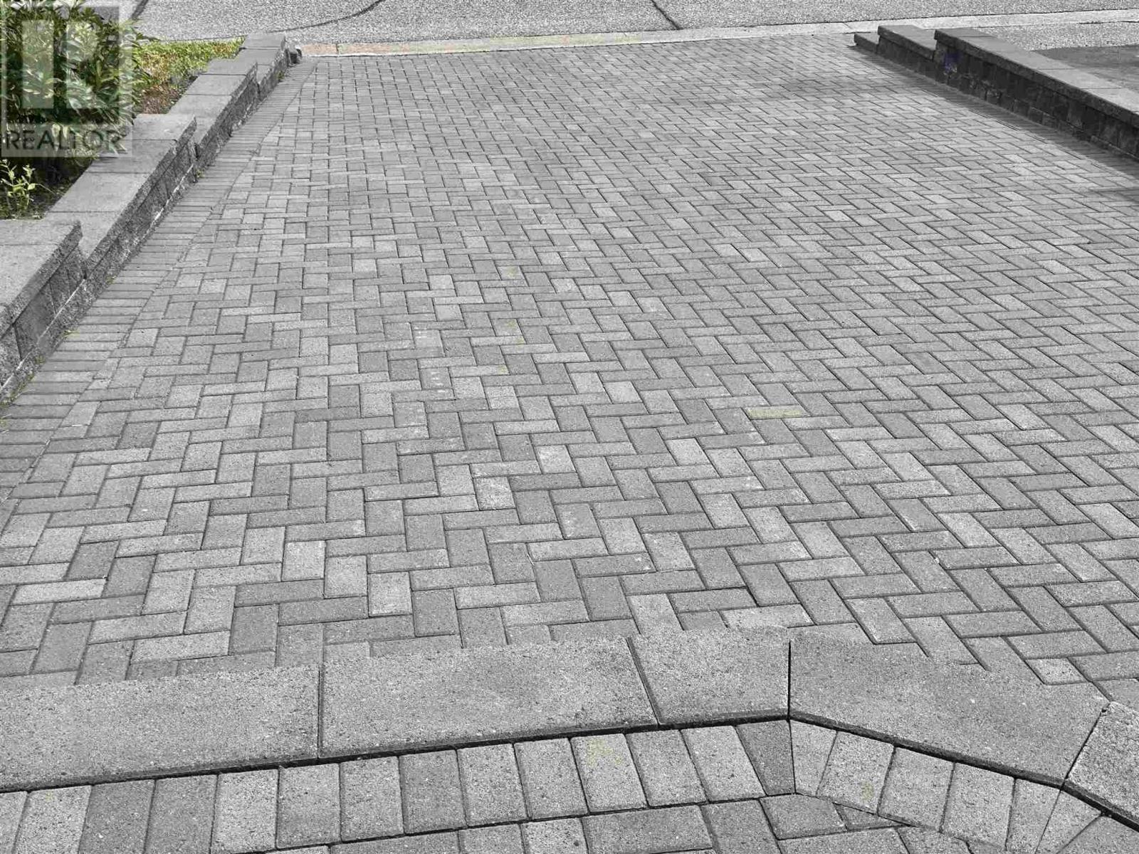 












71 Lawrence AVE

,
Elliot Lake,




Ontario
P5A3R1

