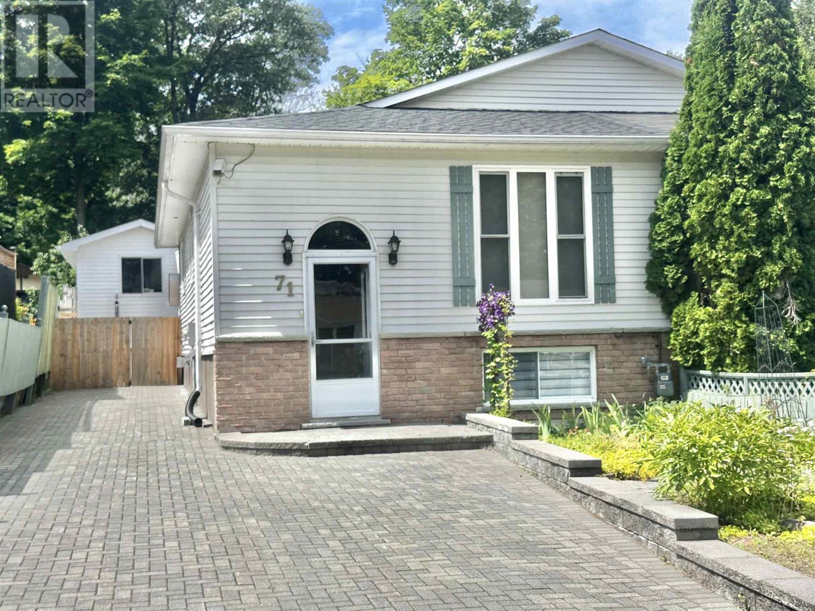 












71 Lawrence AVE

,
Elliot Lake,




Ontario
P5A3R1

