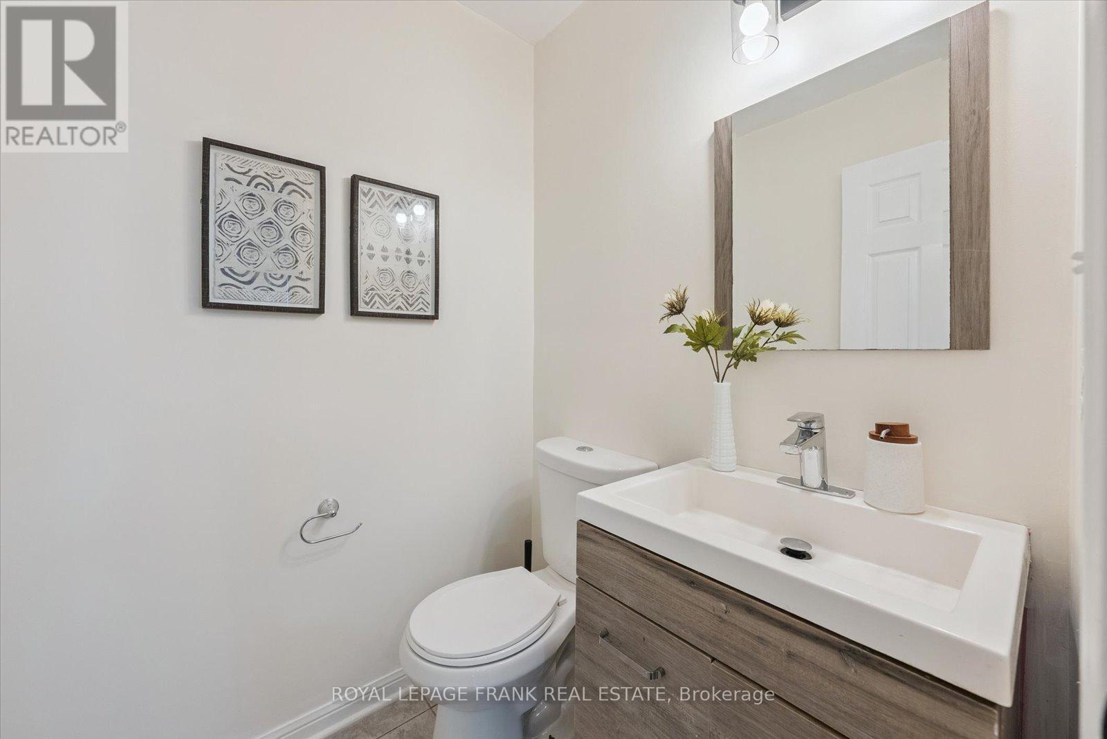 












20 REGATTA CRESCENT

,
Whitby (Port Whitby),




Ontario
L1N9V2

