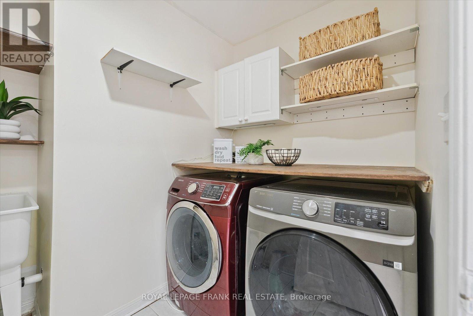 












20 REGATTA CRESCENT

,
Whitby (Port Whitby),




Ontario
L1N9V2

