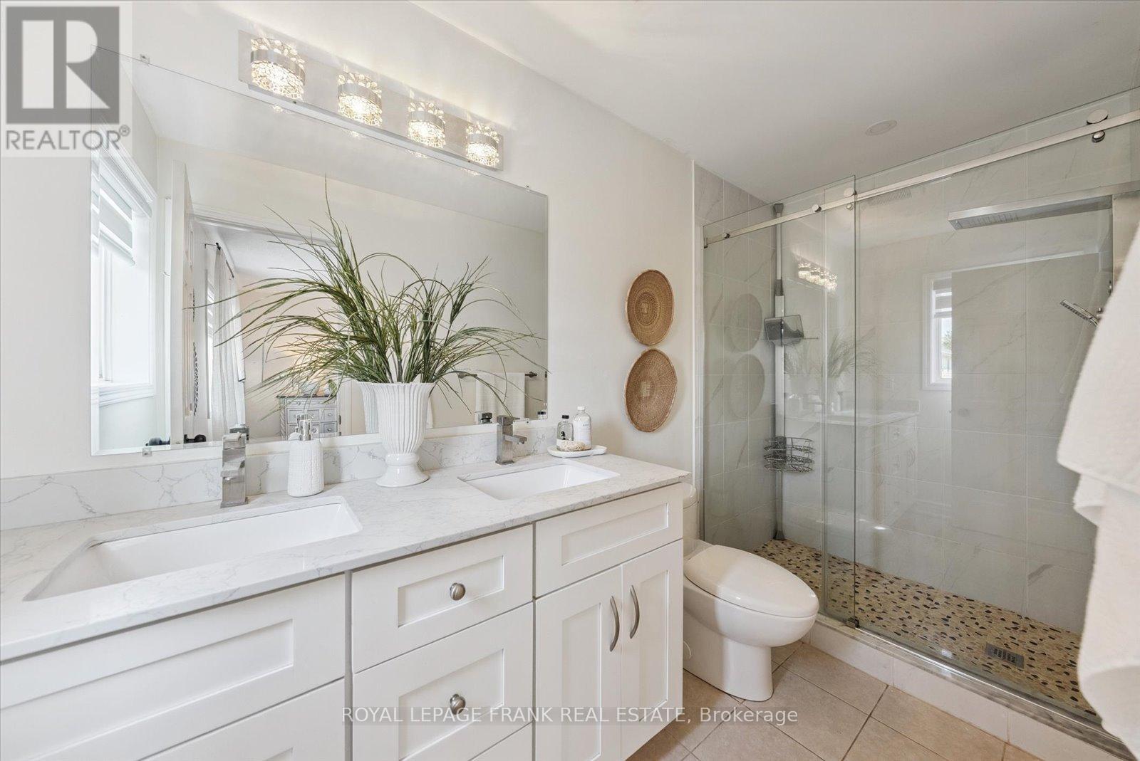 












20 REGATTA CRESCENT

,
Whitby (Port Whitby),




Ontario
L1N9V2

