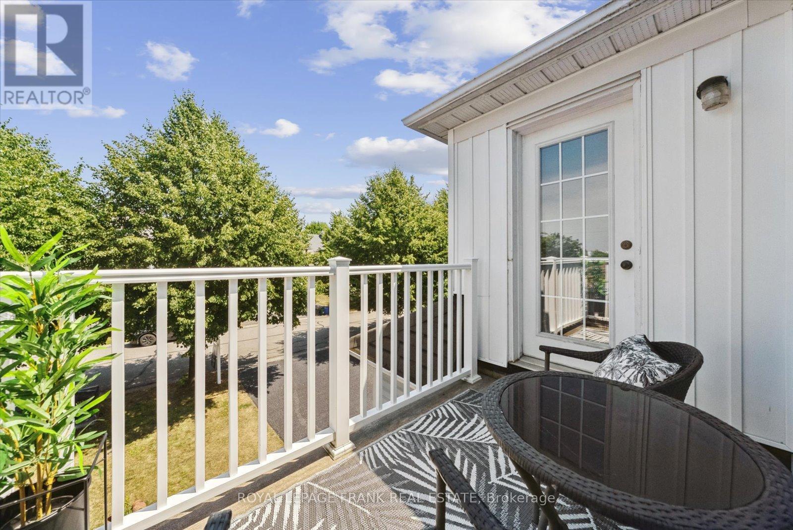 












20 REGATTA CRESCENT

,
Whitby (Port Whitby),




Ontario
L1N9V2

