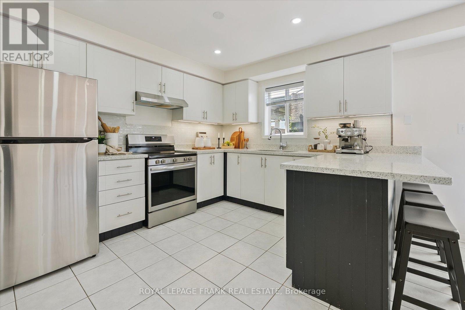 












20 REGATTA CRESCENT

,
Whitby (Port Whitby),




Ontario
L1N9V2

