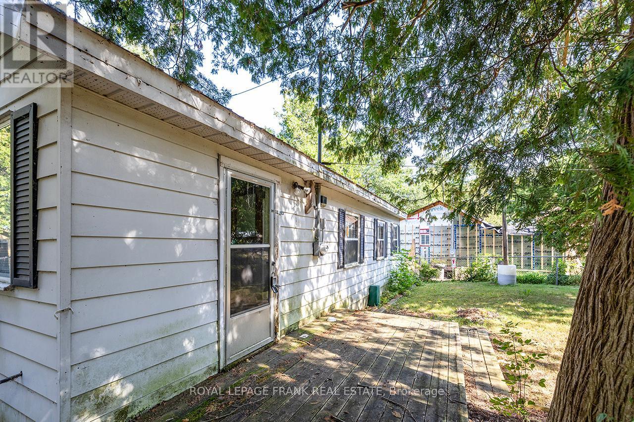 












1206 BLACK BEACH LANE

,
Ramara (Brechin),




Ontario
L0K1B0

