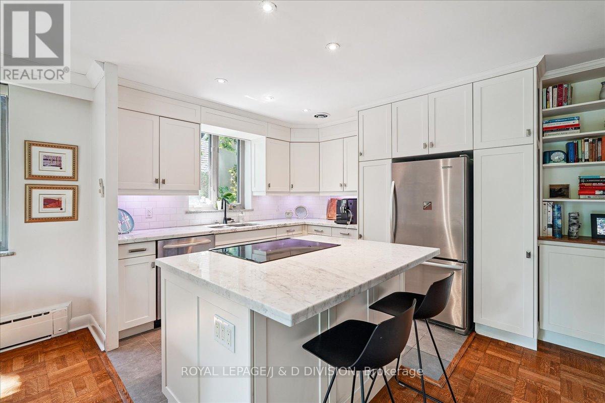 












203 - 149 SOUTH DRIVE

,
Toronto,




Ontario
M4W1S3

