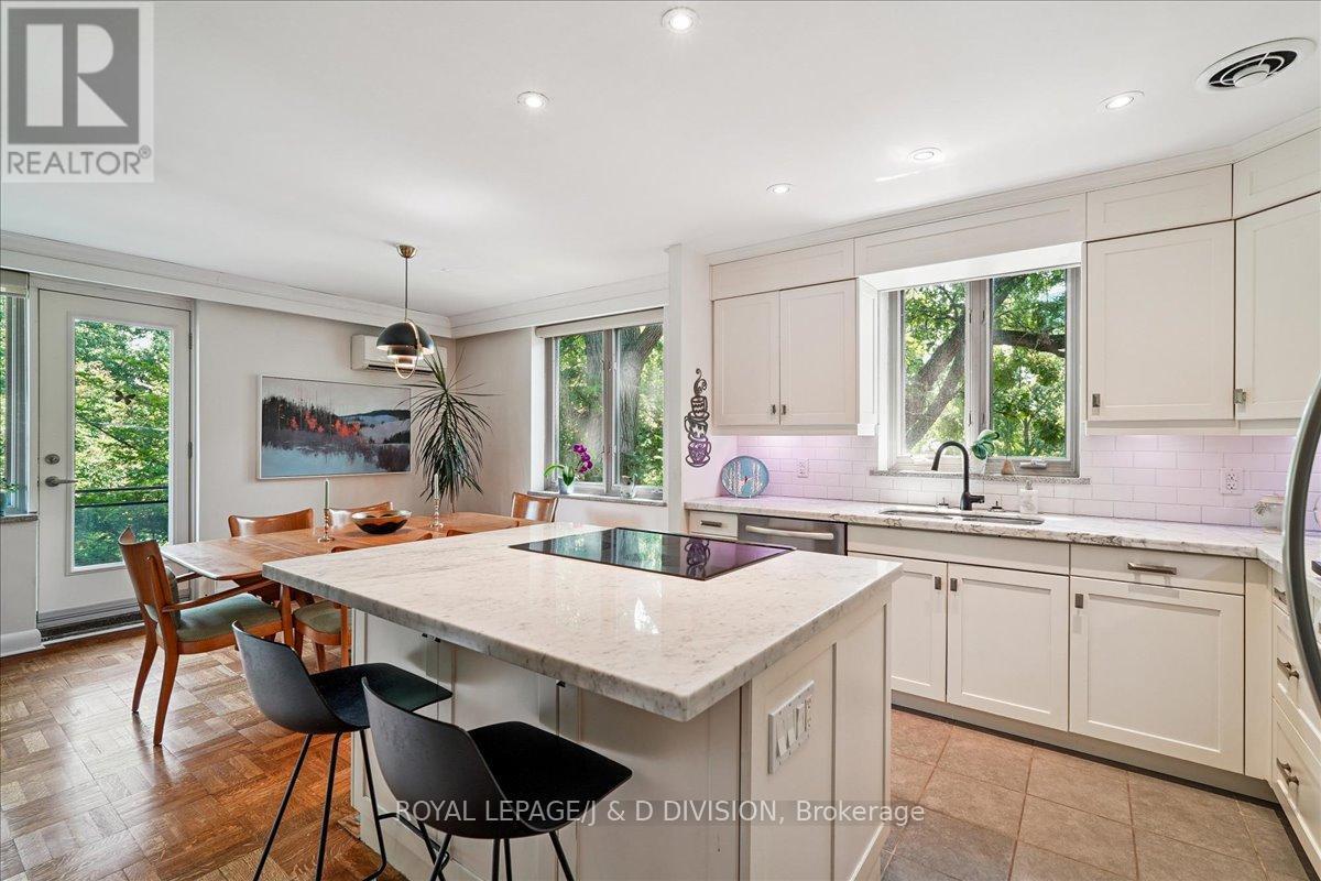 












203 - 149 SOUTH DRIVE

,
Toronto,




Ontario
M4W1S3

