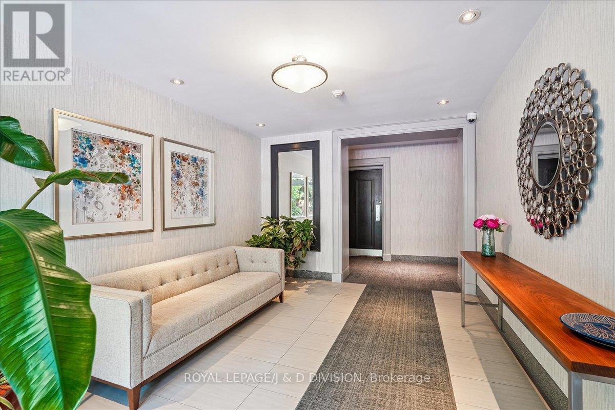












203 - 149 SOUTH DRIVE

,
Toronto,




Ontario
M4W1S3

