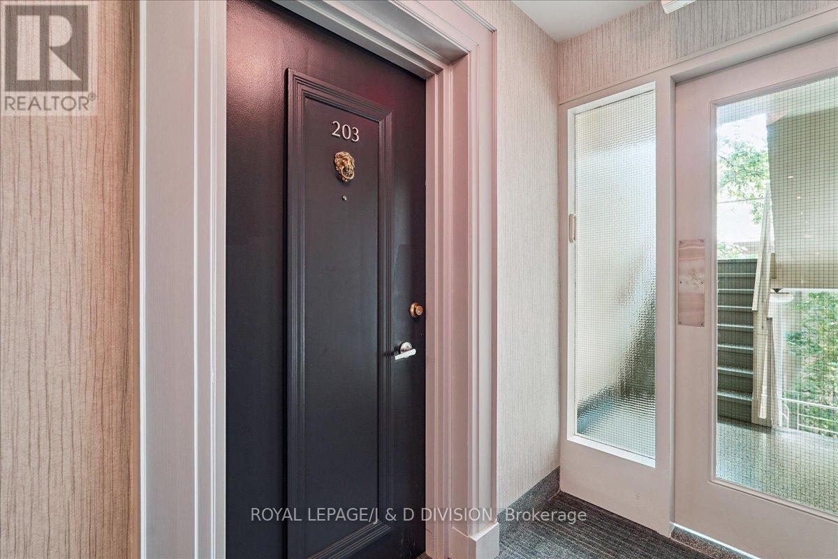 












203 - 149 SOUTH DRIVE

,
Toronto,




Ontario
M4W1S3

