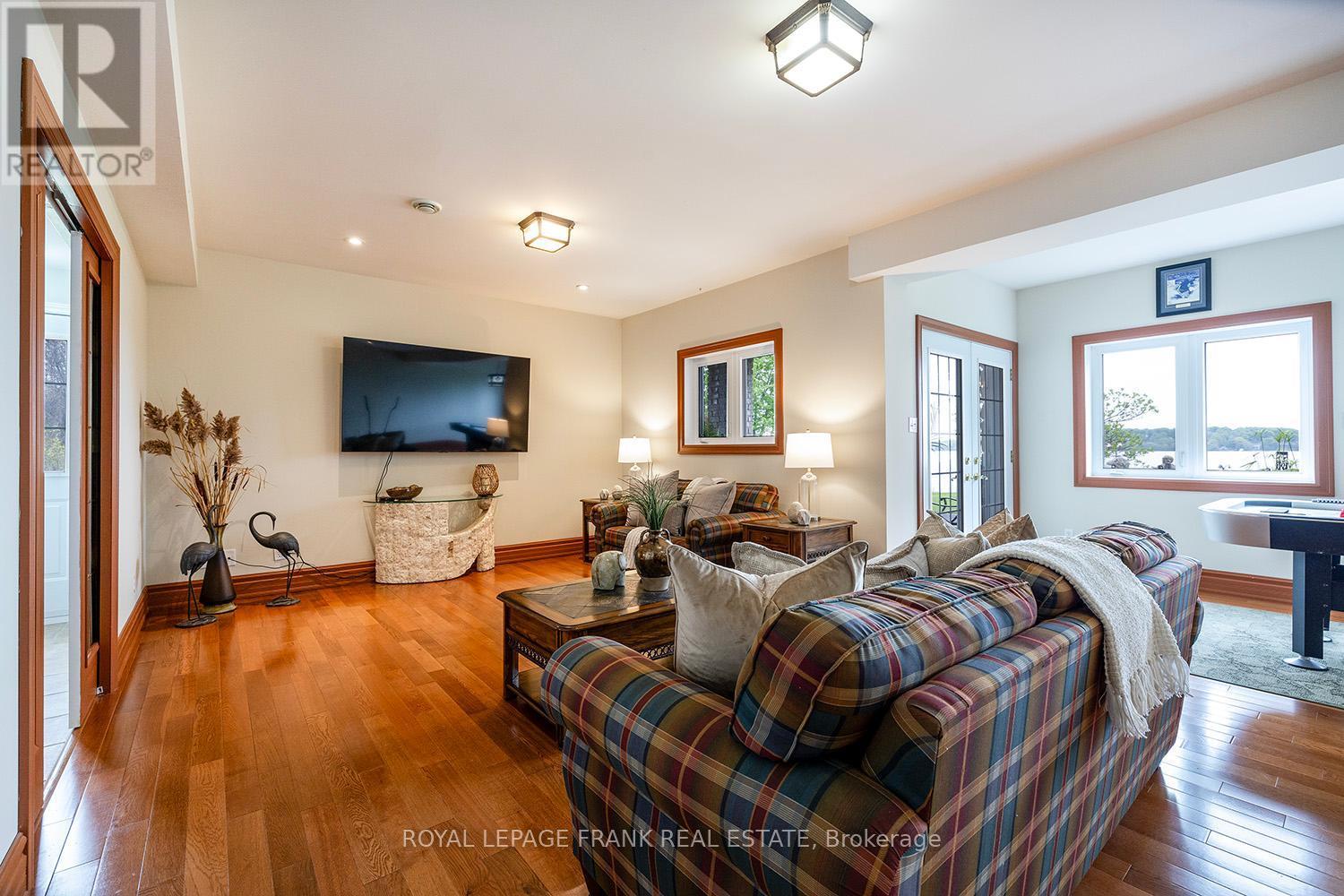 












24 GILSON POINT PLACE

,
Kawartha Lakes (Mariposa),




Ontario
K0M2C0

