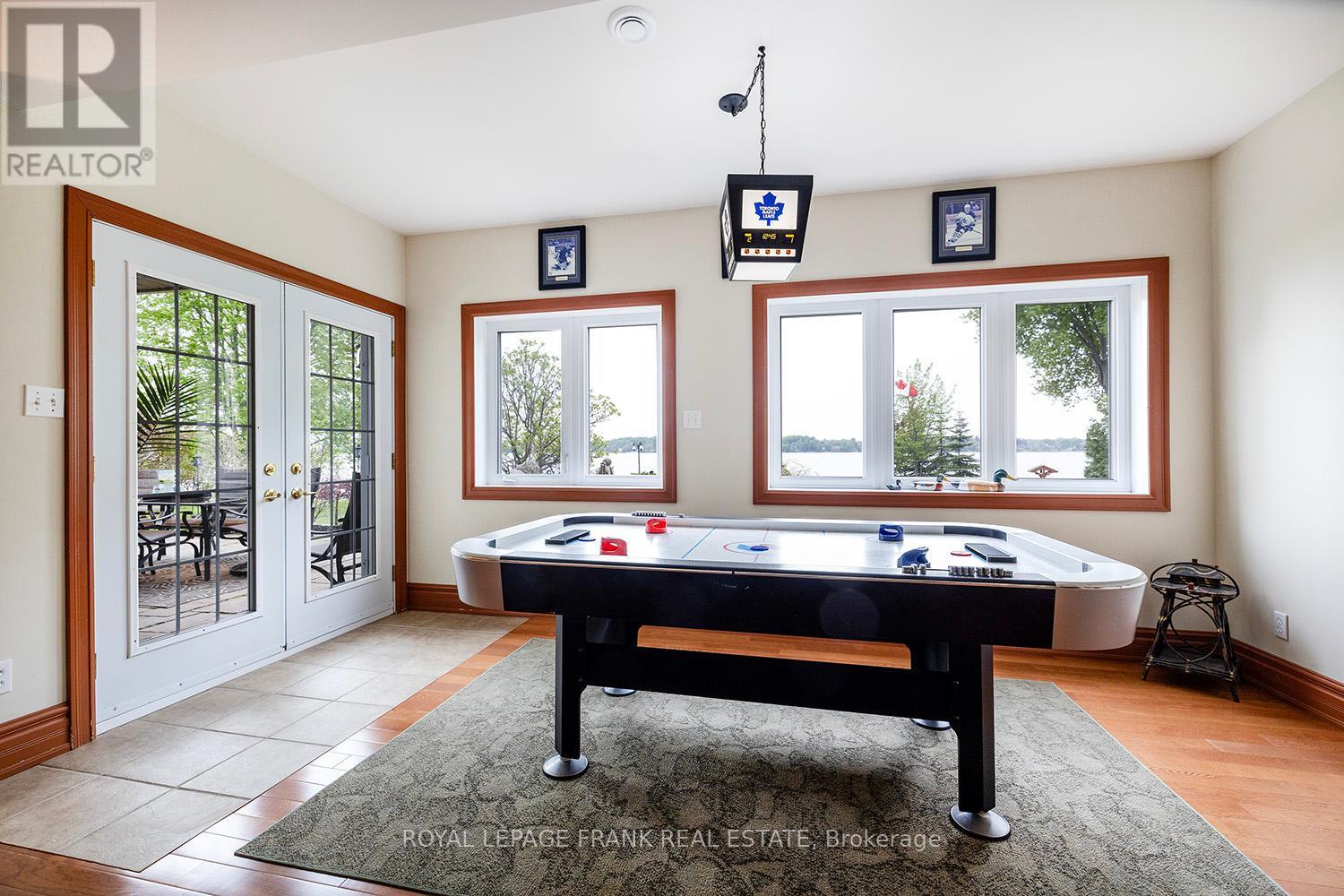 












24 GILSON POINT PLACE

,
Kawartha Lakes (Mariposa),




Ontario
K0M2C0

