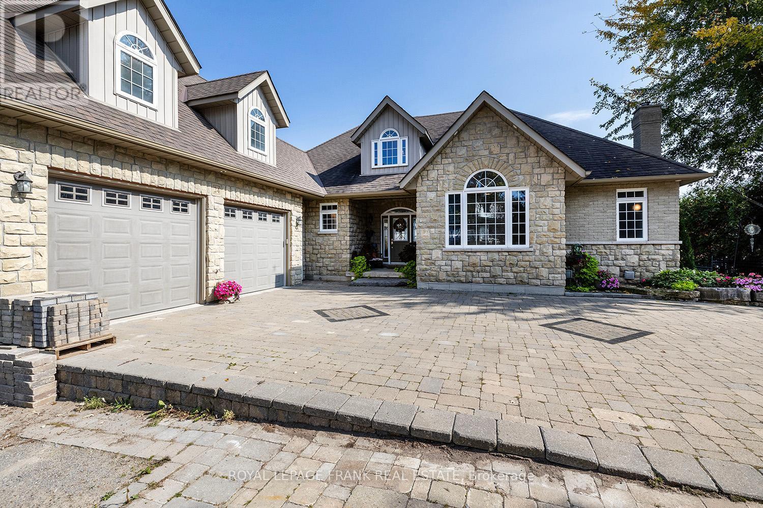 












24 GILSON POINT PLACE

,
Kawartha Lakes (Mariposa),




Ontario
K0M2C0

