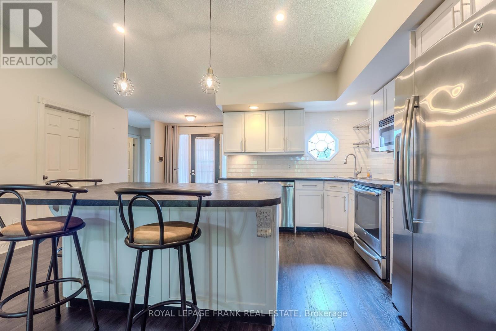 












303 - 1 SHERWOOD STREET

,
Kawartha Lakes (Bobcaygeon),




Ontario
K0M1A0

