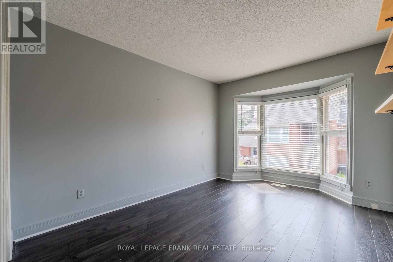 












303 - 1 SHERWOOD STREET

,
Kawartha Lakes (Bobcaygeon),




Ontario
K0M1A0

