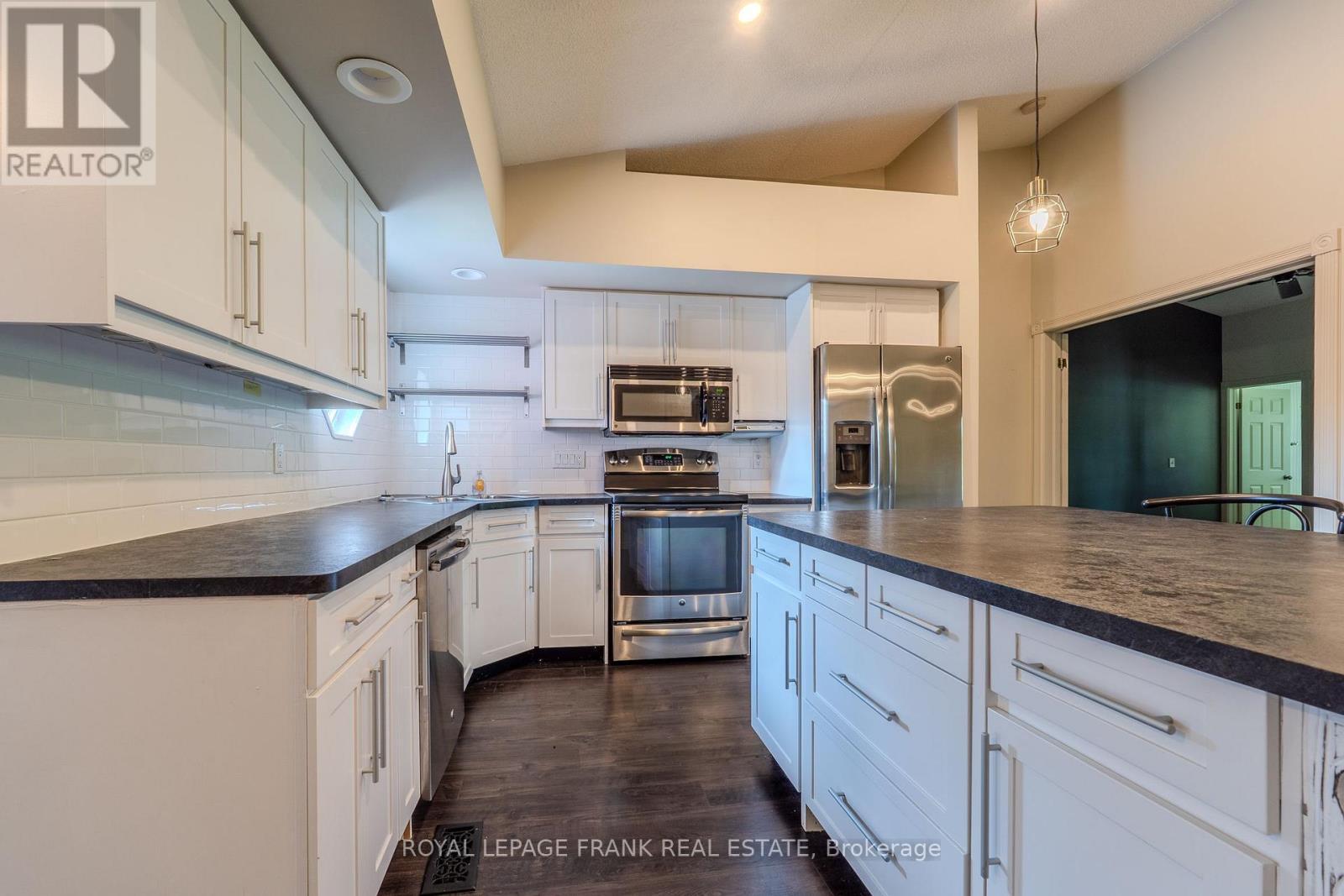 












303 - 1 SHERWOOD STREET

,
Kawartha Lakes (Bobcaygeon),




Ontario
K0M1A0

