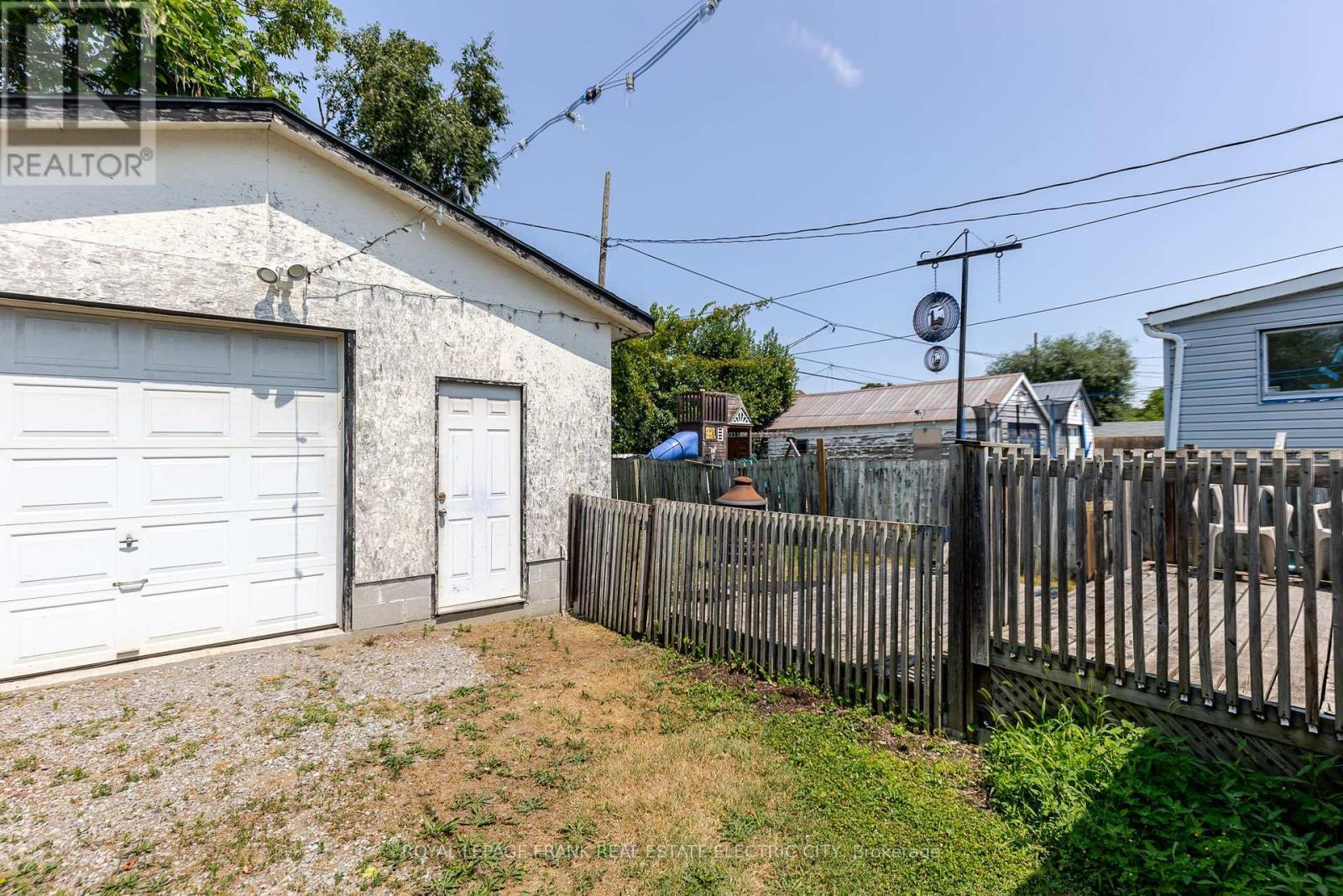












768 ST. MARY'S STREET

,
Peterborough Central (South),




Ontario
K9J4H2

