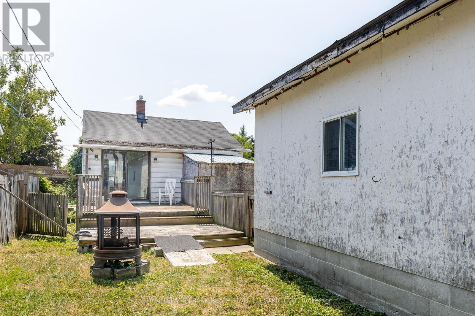 












768 ST. MARY'S STREET

,
Peterborough Central (South),




Ontario
K9J4H2

