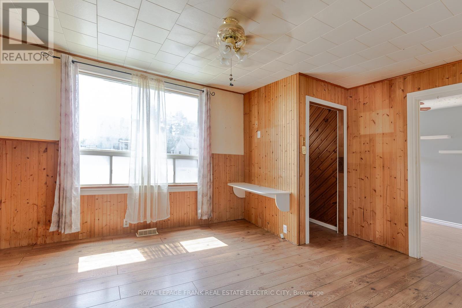 












768 ST. MARY'S STREET

,
Peterborough Central (South),




Ontario
K9J4H2

