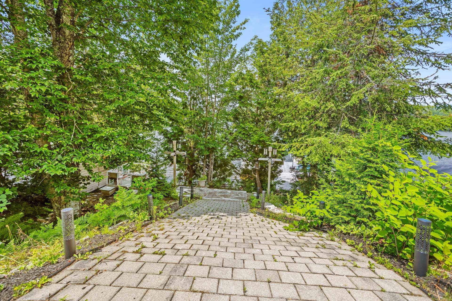 









851

 - 853


Ch. Morgan

,
Saint-Adolphe-d'Howard,




QC
J0T2B0

