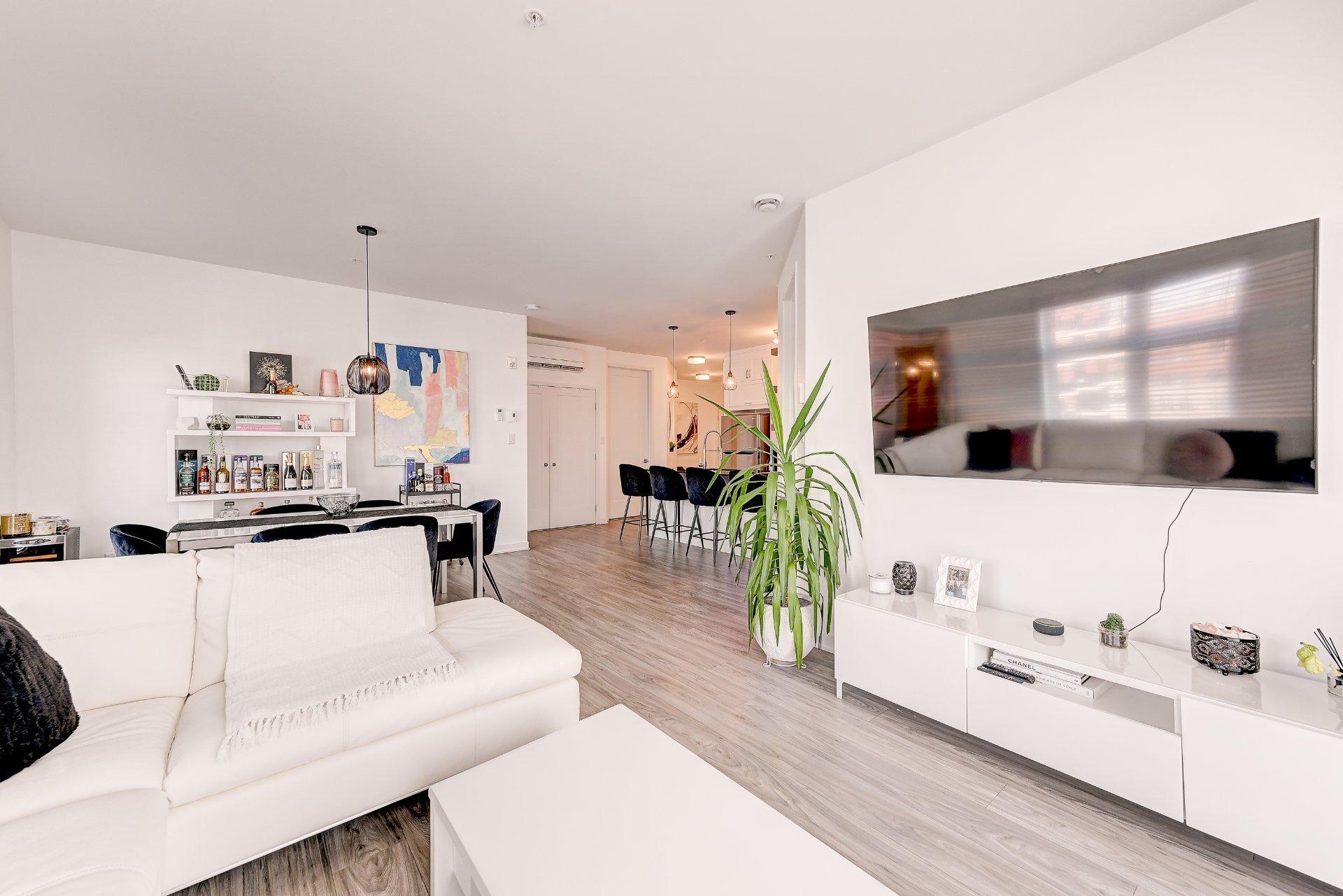 









9175


Rue Lennon

, 603,
Brossard,




QC
J4Y0S3

