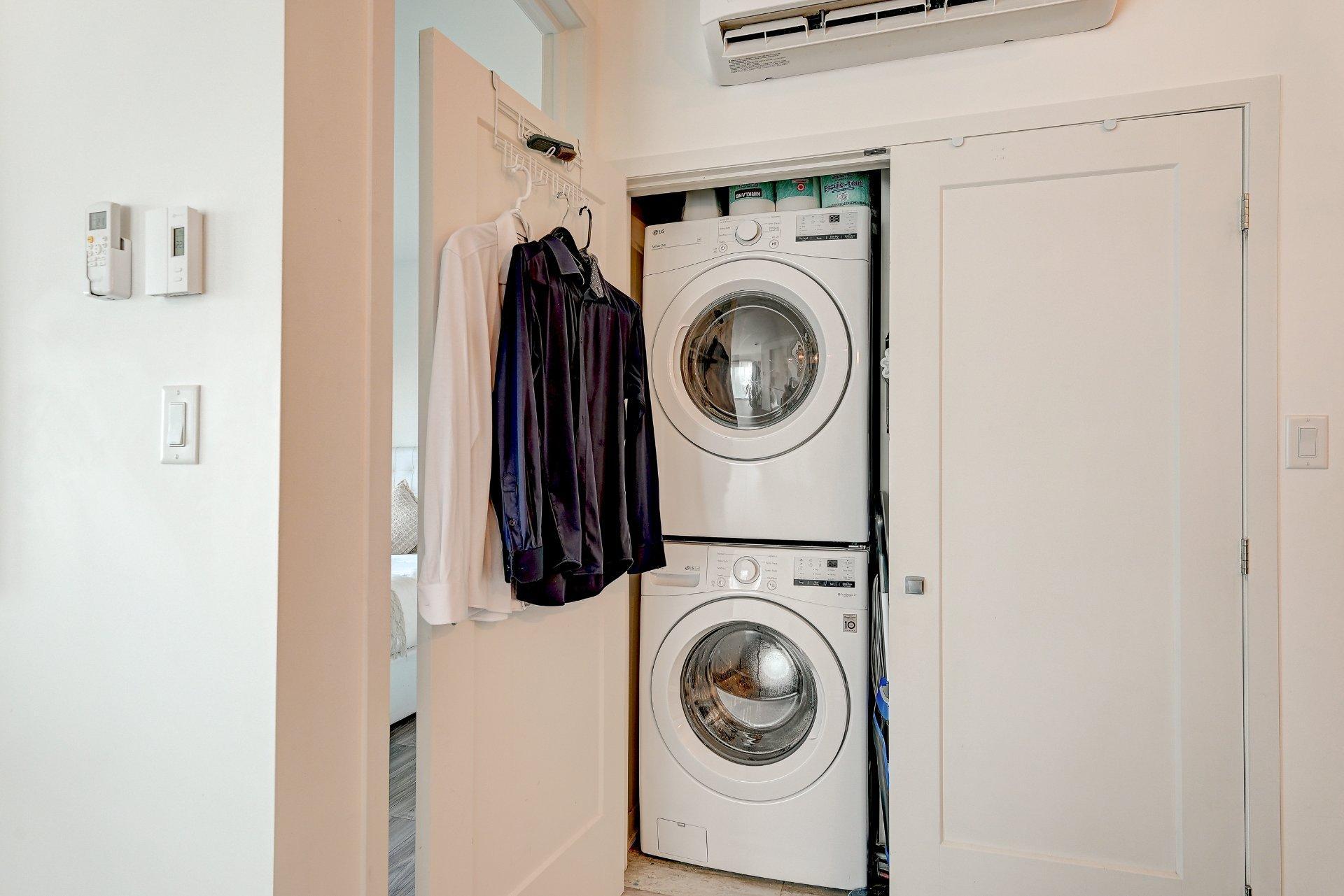 









9175


Rue Lennon

, 603,
Brossard,




QC
J4Y0S3


