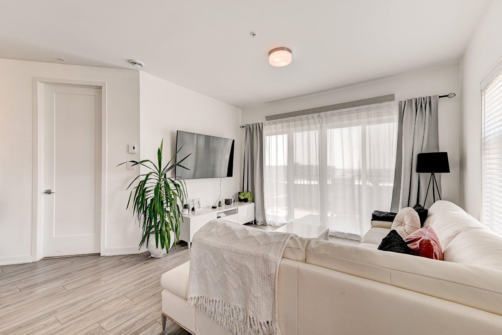 









9175


Rue Lennon

, 603,
Brossard,




QC
J4Y0S3

