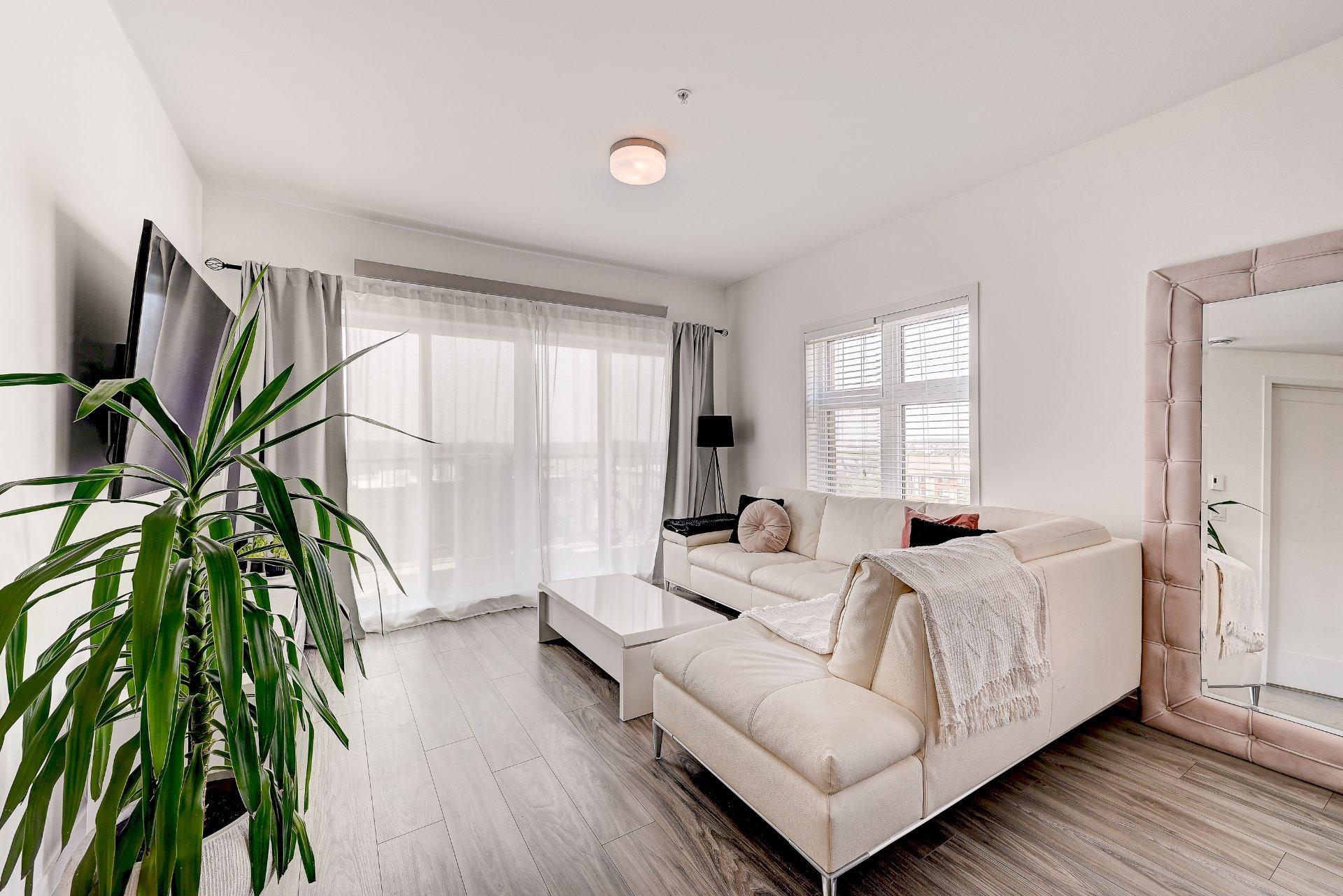 









9175


Rue Lennon

, 603,
Brossard,




QC
J4Y0S3

