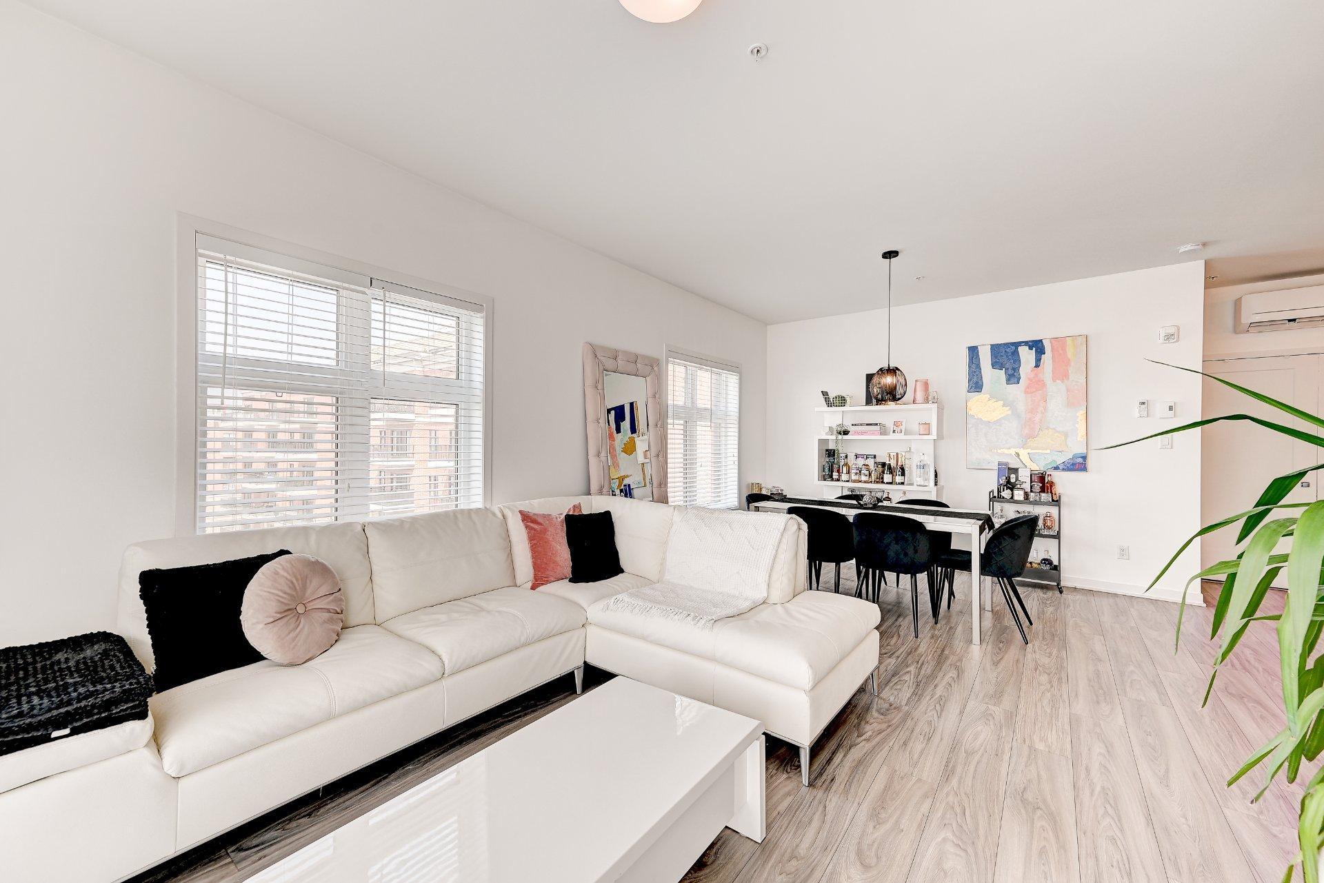 









9175


Rue Lennon

, 603,
Brossard,




QC
J4Y0S3

