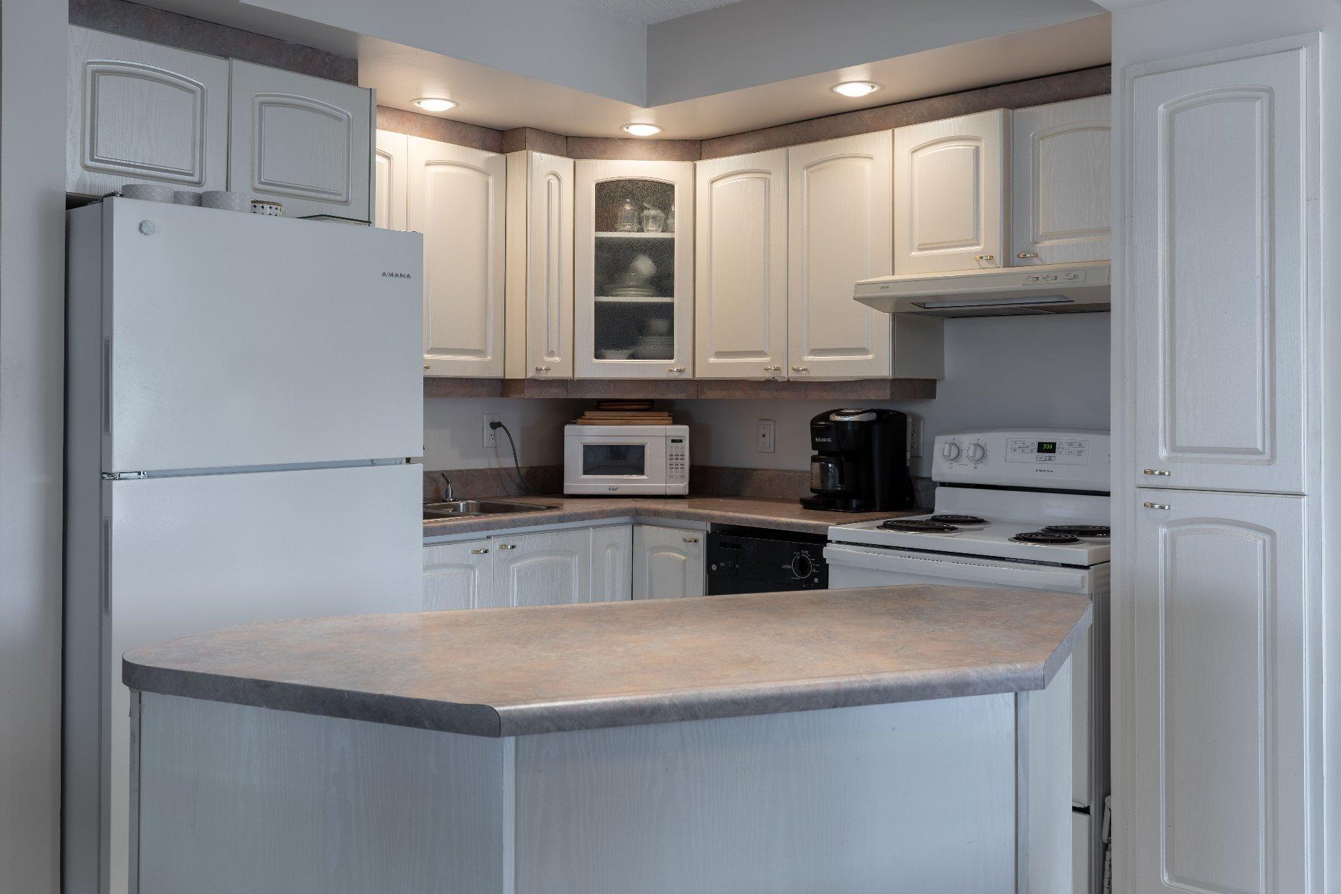 









295


Boul. St-Joseph

, 404,
Gatineau (Hull),




QC
J8Y3Y5

