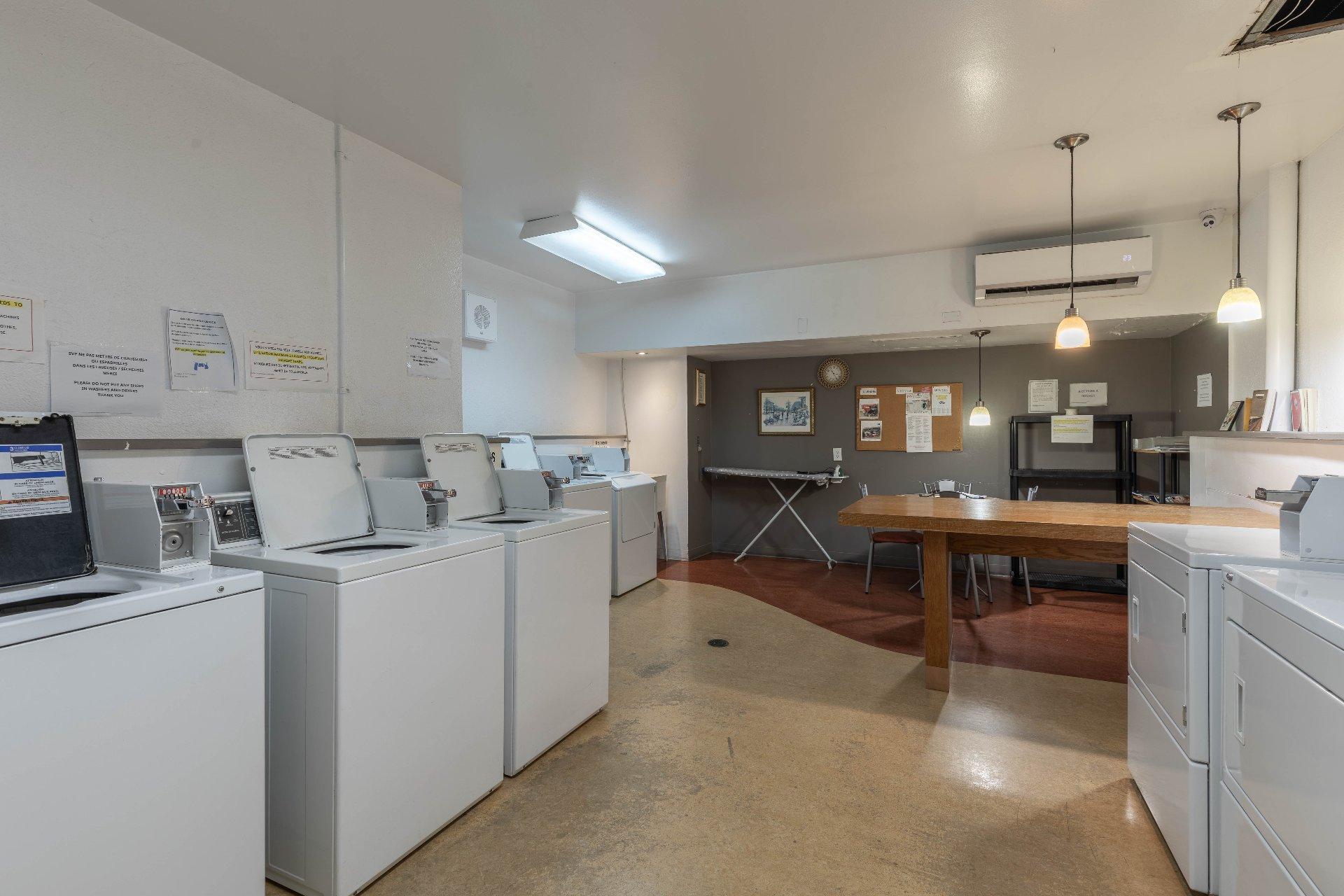 









295


Boul. St-Joseph

, 404,
Gatineau (Hull),




QC
J8Y3Y5

