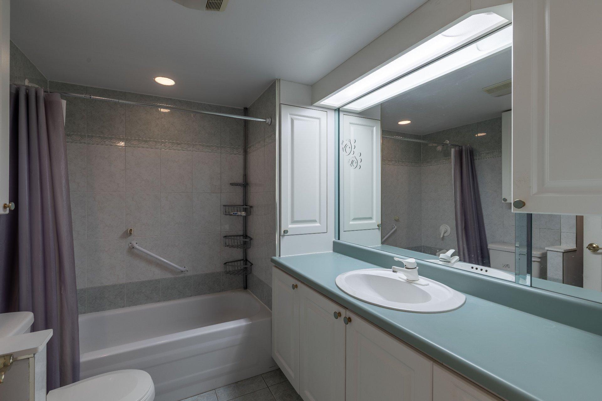 









295


Boul. St-Joseph

, 404,
Gatineau (Hull),




QC
J8Y3Y5

