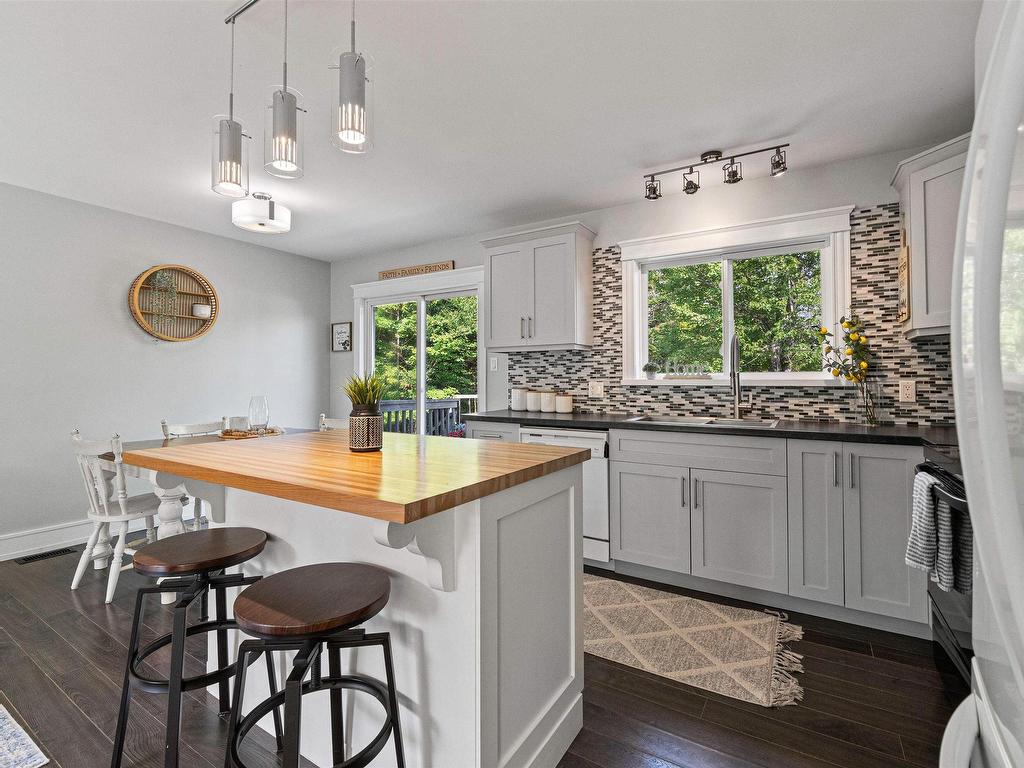 












6 Norman Boulevard

,
Hammonds Plains,




NS
B4B 1N5

