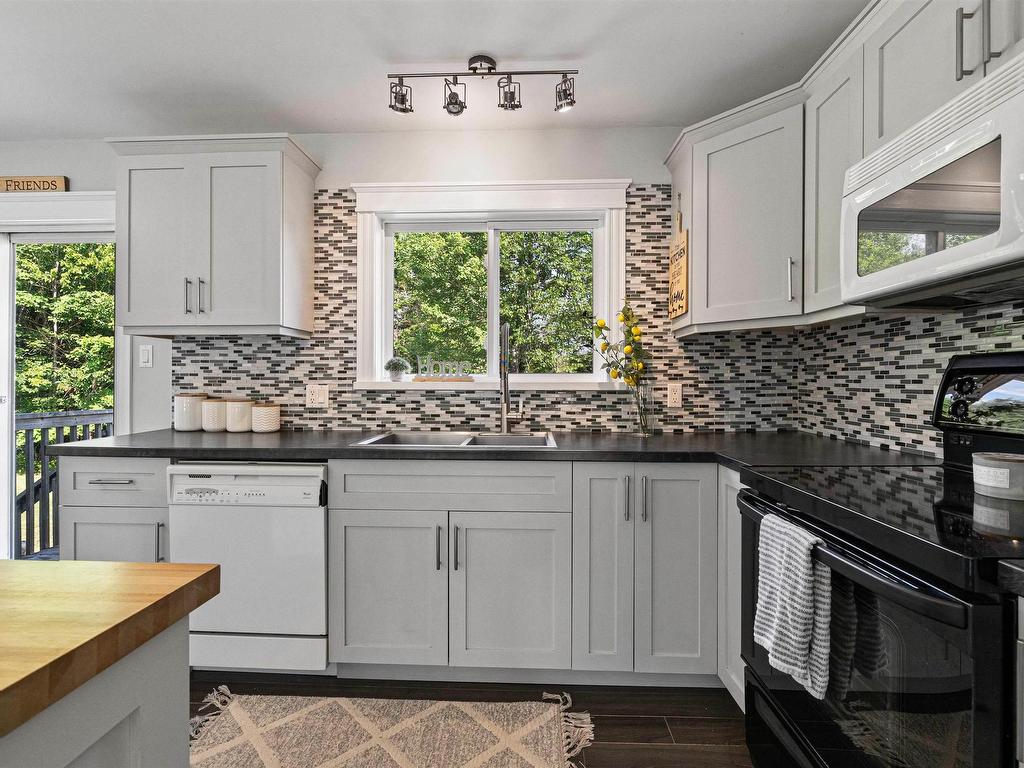 












6 Norman Boulevard

,
Hammonds Plains,




NS
B4B 1N5

