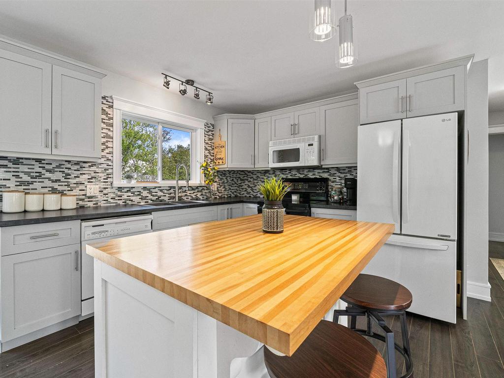 












6 Norman Boulevard

,
Hammonds Plains,




NS
B4B 1N5

