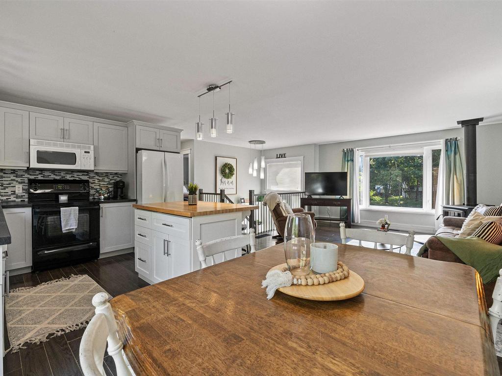 












6 Norman Boulevard

,
Hammonds Plains,




NS
B4B 1N5

