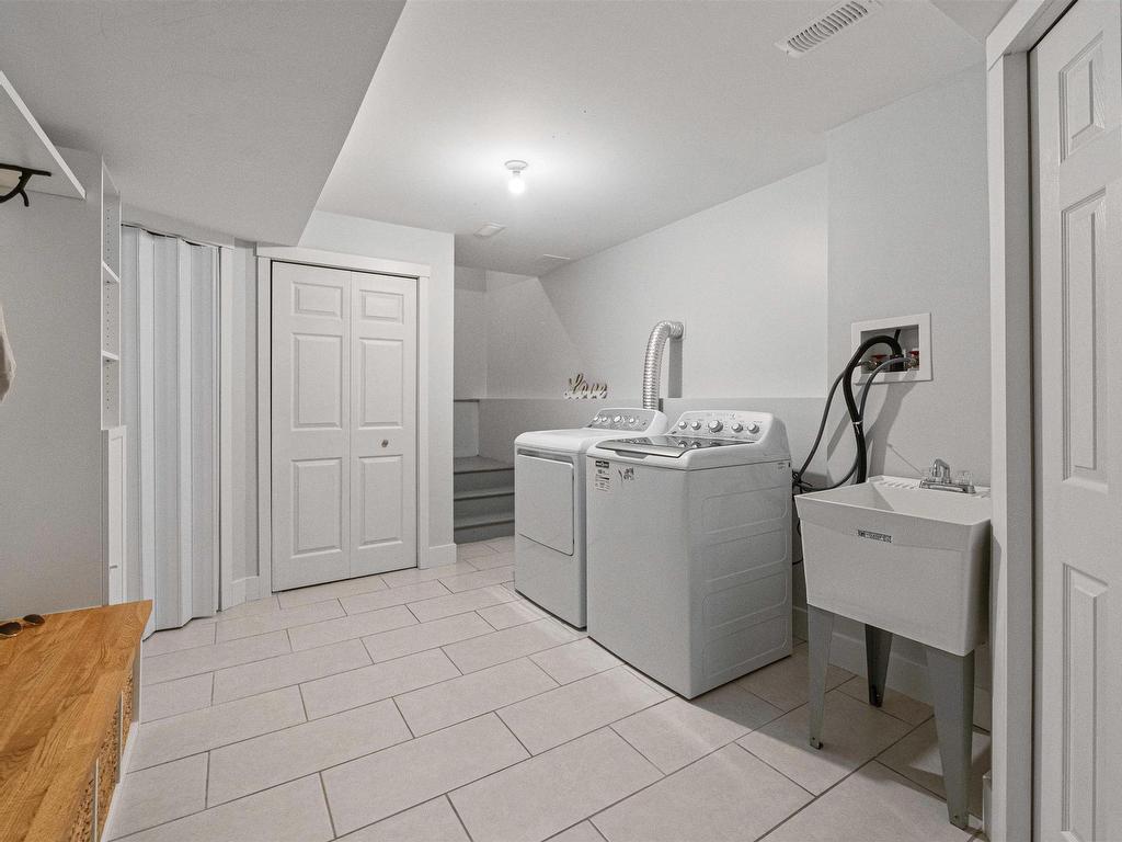 












6 Norman Boulevard

,
Hammonds Plains,




NS
B4B 1N5

