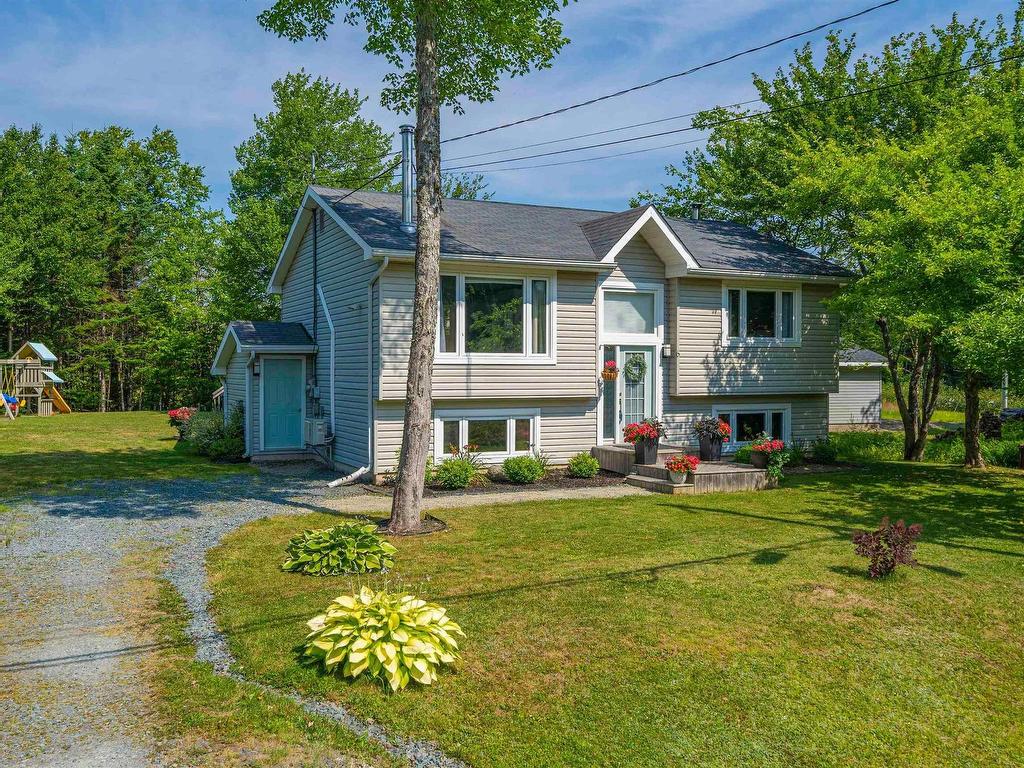 












6 Norman Boulevard

,
Hammonds Plains,




NS
B4B 1N5

